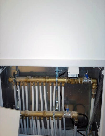 instalacion fontaneria cuadro tuberías